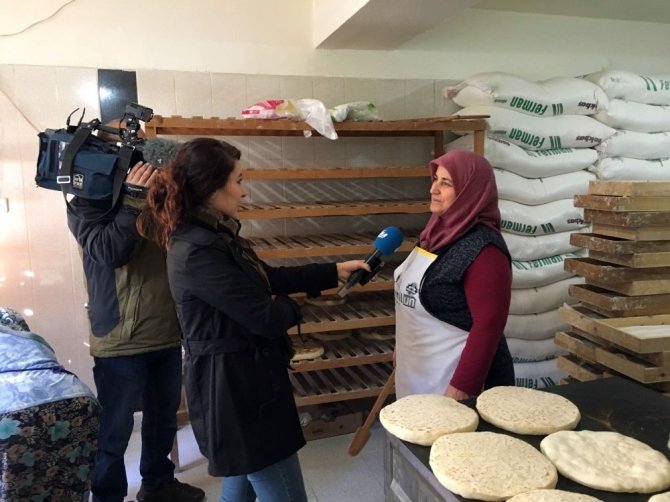 Türk ekmeği bazlamanın inceliklerini emektarı Kezban ana anlattı