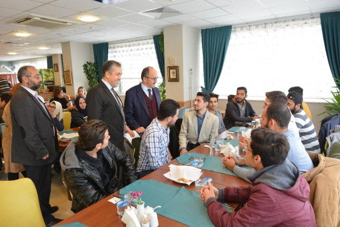 Suriyeli öğrenciler Rektör yardımcısı ile bir araya geldi