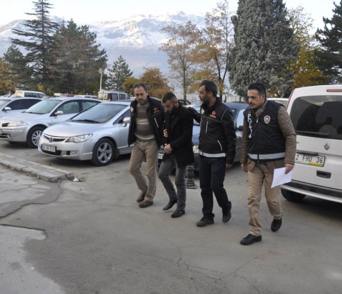 Konya’da uyuşturucu tacirlerine operasyon: 7 gözaltı