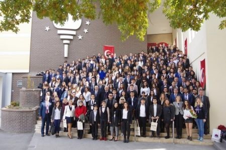 Türkiye’nin dört bir yanından öğrenciler ülke sorunlarını tartıştı
