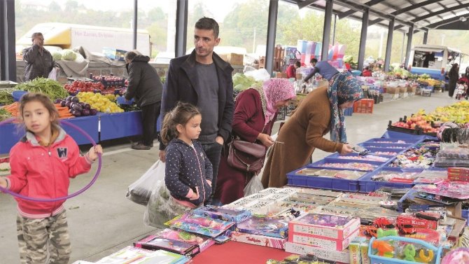 Başiskele’nin ilk kapalı semt pazarı açıldı