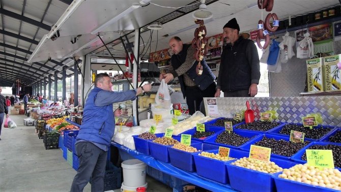 Başiskele’nin ilk kapalı semt pazarı açıldı