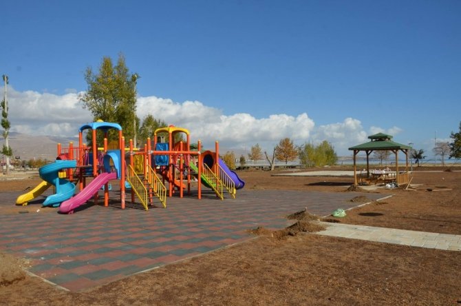 Tatvan’da Sahil Parkı çalışmalarında sona gelindi