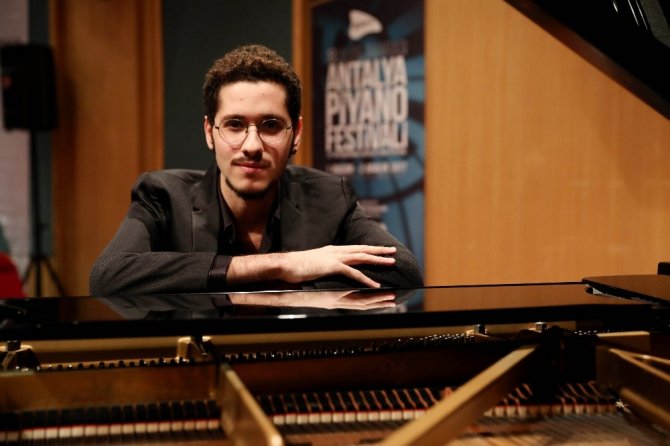 Genç piyanist Cem Esen Piyano Festivali’nde sahne aldı