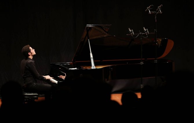 Genç piyanist Cem Esen Piyano Festivali’nde sahne aldı