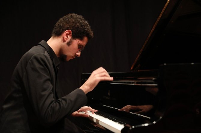 Genç piyanist Cem Esen Piyano Festivali’nde sahne aldı