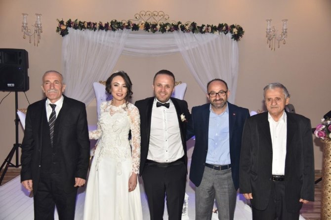 Başkan Üzülmez mutluluklara ortak oluyor