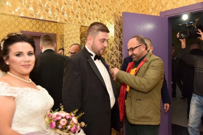 Başkan Üzülmez mutluluklara ortak oluyor