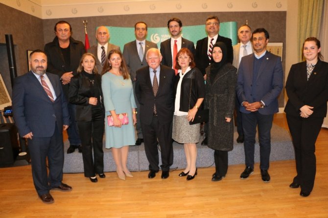 Osman Selahaddin Osmanoğlu, Macaristan’da konferans verdi