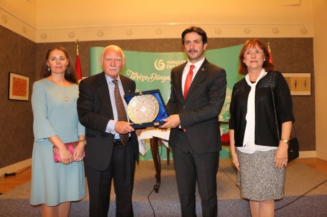 Osman Selahaddin Osmanoğlu, Macaristan’da konferans verdi