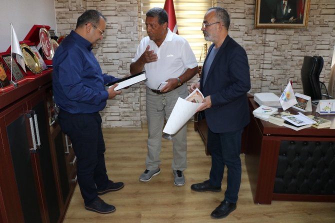 Oktay Gürsel, ‘Kilink’ kıyafetini Adana Sinema Müzesine bağışladı