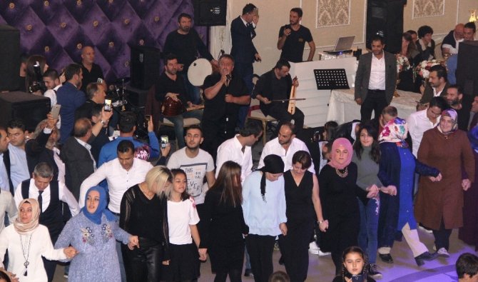 İsmail Türütlü kutlamada stres attılar