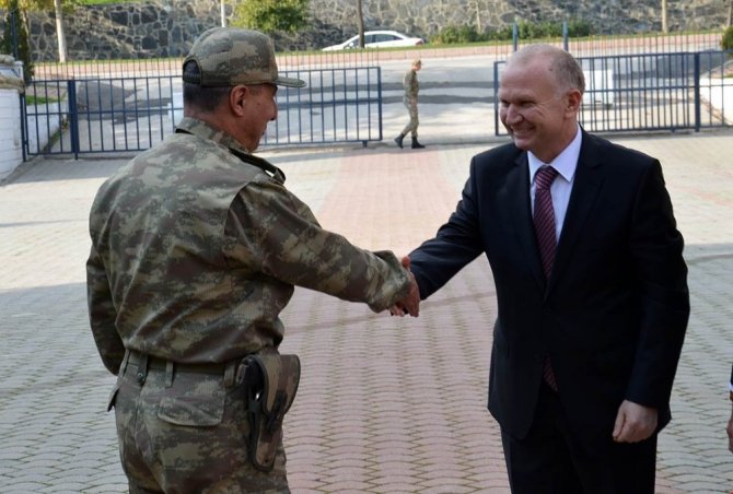 Vali Ceylan, Tugay Komutanı Karslı’yla bir araya geldi