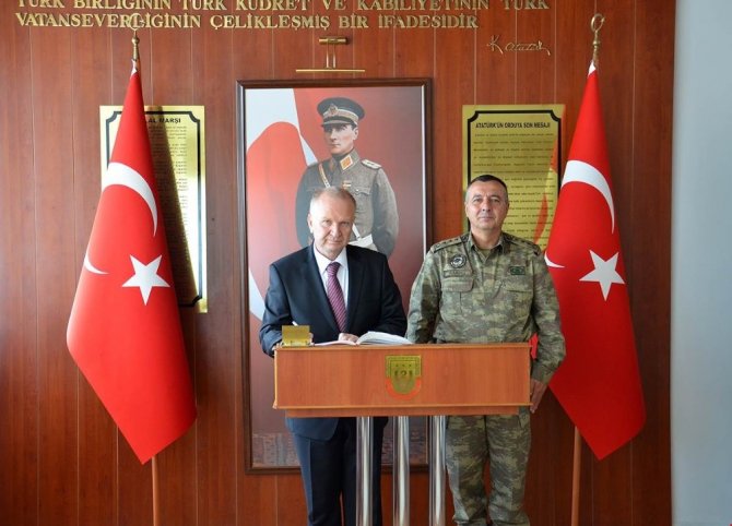 Vali Ceylan, Tugay Komutanı Karslı’yla bir araya geldi