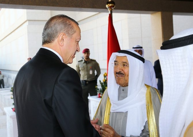 Cumhurbaşkanı Erdoğan, Kuveyt’te resmi törenle karşılandı