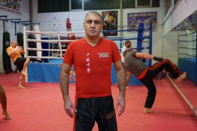 Berlin’de Türk spor hocası çocuklarının gözü önünde darp edildi