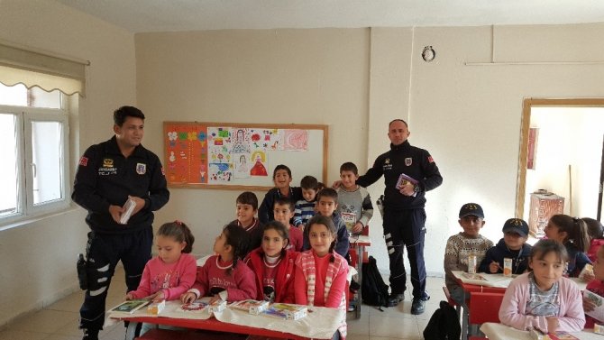 Jandarma, Vanlı çocukları Van Gölü ile buluşturdu