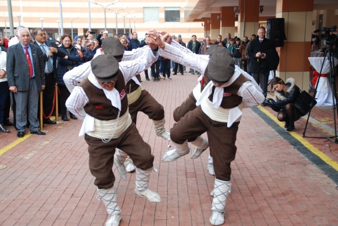 Türk ve Bulgarlar birlikte halay çekip, festival açtılar