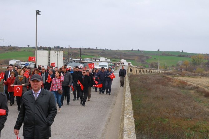 18 Kasım kurtuluş köprü yürüyüşü yapıldı.