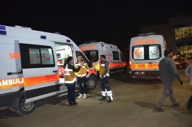 Iğdır’da kaçak göçmenleri taşıyan minibüs devrildi: 26 yaralı