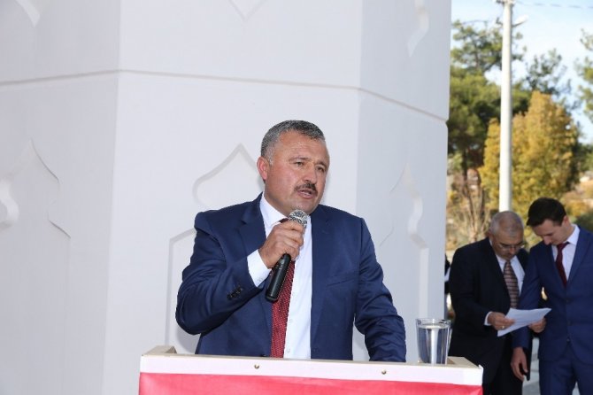 AK Parti Muğla Milletvekili Öztürk: “Namazı kıldırdıktan sonra camiden kaçan imam istemiyoruz”