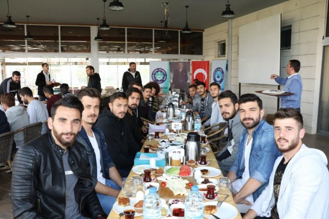 Manisa BBSK’lı futbolcular kahvaltıda bir araya geldi