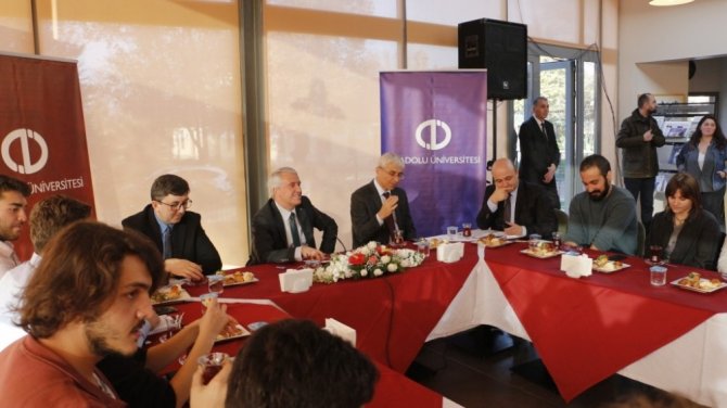 Rektör Gündoğan öğrenci kulüplerinin temsilcileri ile bir araya geldi