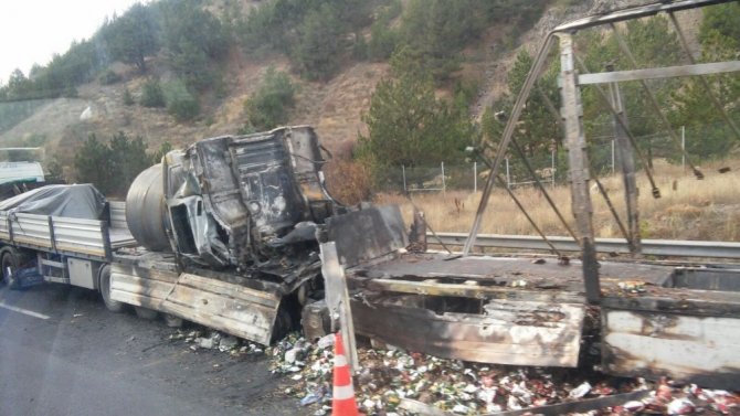 Ankara-İstanbul otoban yolunda kaza: 4 ölü, 1 yaralı