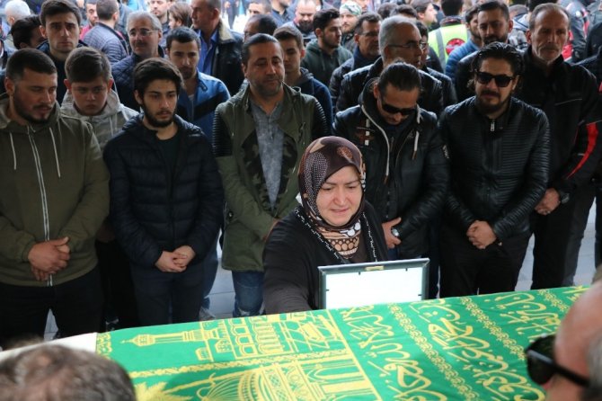 Ünlü motosikletçi ’Tek teker Arif’ son yolculuğuna uğurlandı