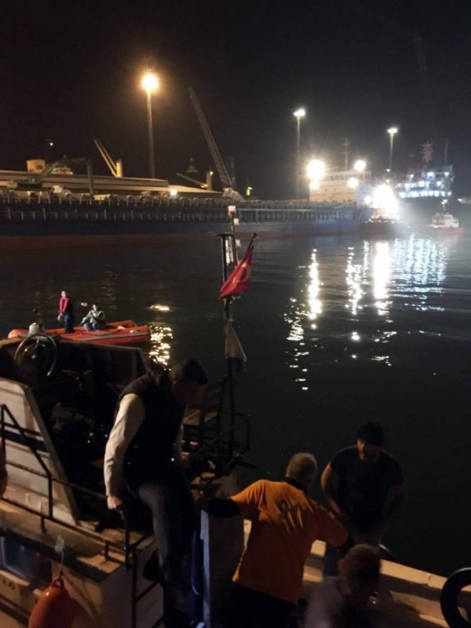 Bandırma Limanı’nda denize düşen araç