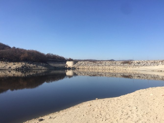 Büyükorhan Cuma Barajı kuruyor