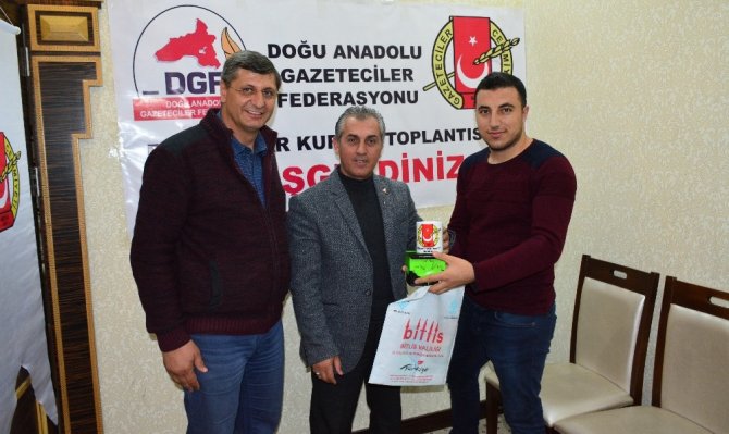 Bölge Gazetecilerinin sorunları Bitlis’te masaya yatırıldı