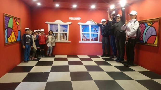 Eyüpsultan Çocuk Meclisi üyeleri Vialand’da eğlendi