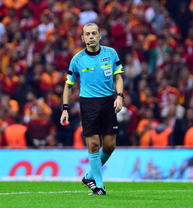 Cüneyt Çakır, FIFA Dünya Kupası 2018 aday Hakemler Semineri’ne davet edildi
