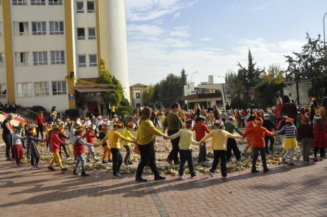 GKV’de 290 öğrenci 45 öğretmenle Sonbahar Dansı