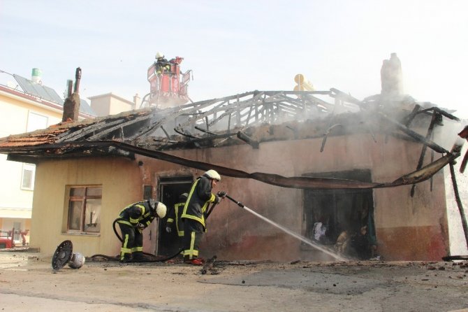 Karaman’da ev yangınında 2 yaşındaki çocuk hayatını kaybetti