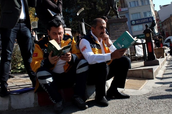 Tosya’da 5 bin kişi aynı anda kitap okudu