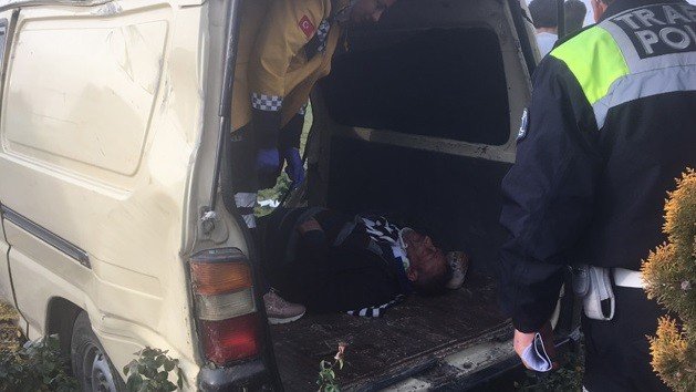 Suriyeli inşaat işçilerini taşıyan minibüs devrildi: 7 yaralı