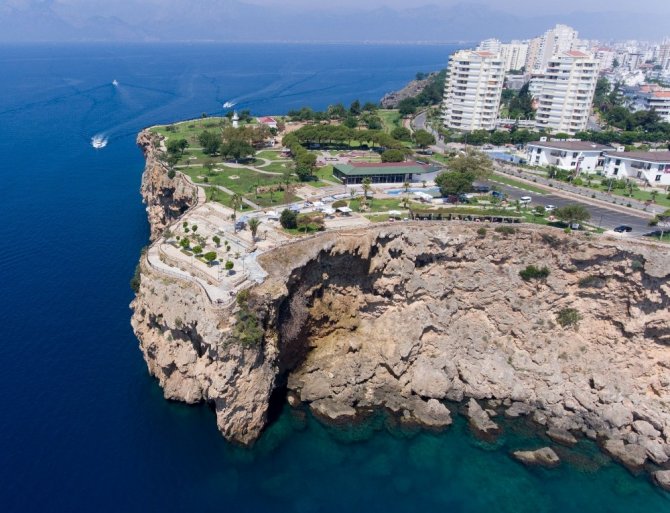 Antalya’nın 35 bin metrekarelik doğal balkonu vatandaşların akınına uğruyor