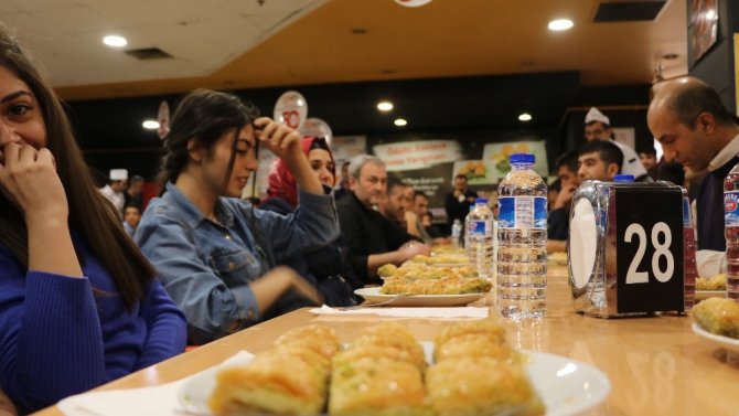 Gaziantep’te baklava yeme yarışması