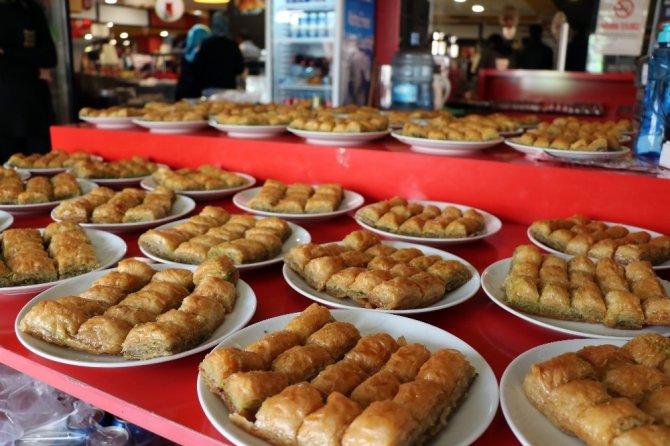 Gaziantep’te baklava yeme yarışması