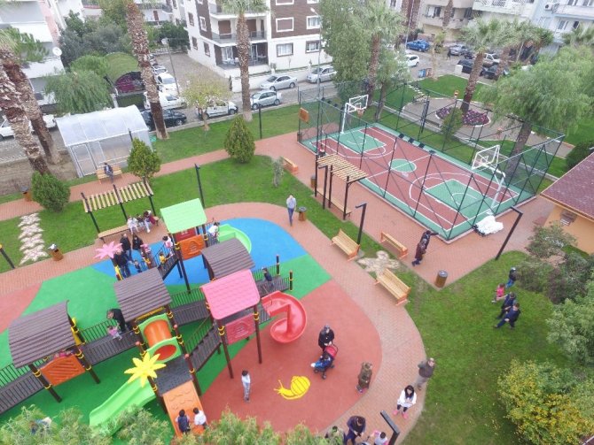 Mandalinanın ilk hasadı çocuklardan