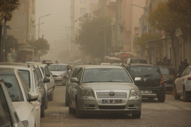 Suriye üzerinden gelen toz bulutu Şanlıurfa’yı etkisi altına aldı