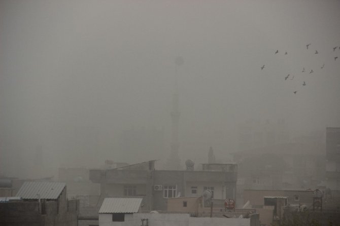 Suriye üzerinden gelen toz bulutu Şanlıurfa’yı etkisi altına aldı