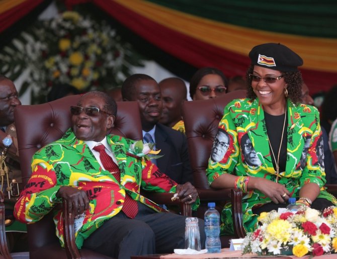 Zimbabve Devlet Başkanı Mugabe parti liderliğinden alındı
