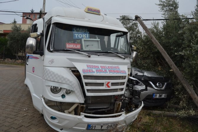 Kozan’da dolmuş ile otomobil çarpıştı: 1 yaralı