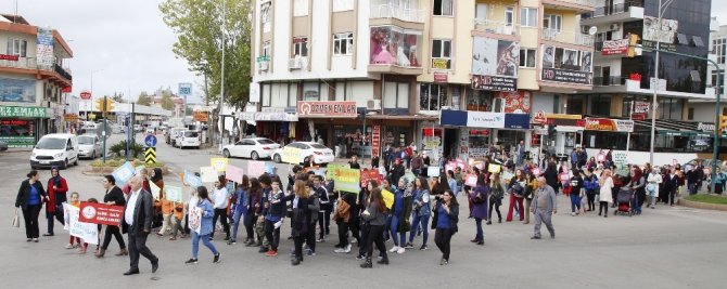 Döşemealtı’nda “Dünya Çocuk Hakları Günü” yürüyüşü düzenlendi