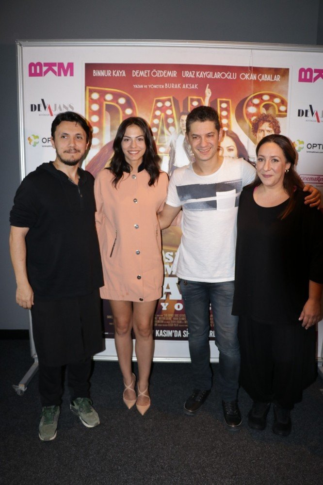 “Sen Kiminle Dans Ediyorsun” filminin İzmir galası yapıldı