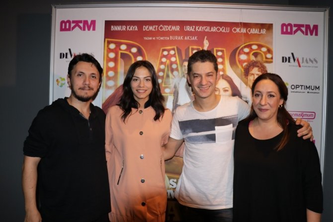 “Sen Kiminle Dans Ediyorsun” filminin İzmir galası yapıldı