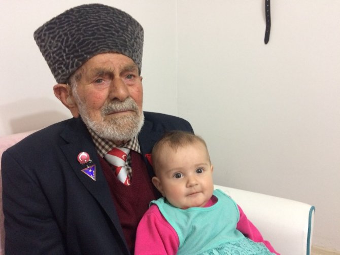 Cumhurbaşkanının elini öptüğü Kore Gazisi Kemal Kalacoş: “Koskoca adam geldi beni gördü. Çok teşekkür ediyorum ona. Selam söylüyorum Cumhurbaşkanına”